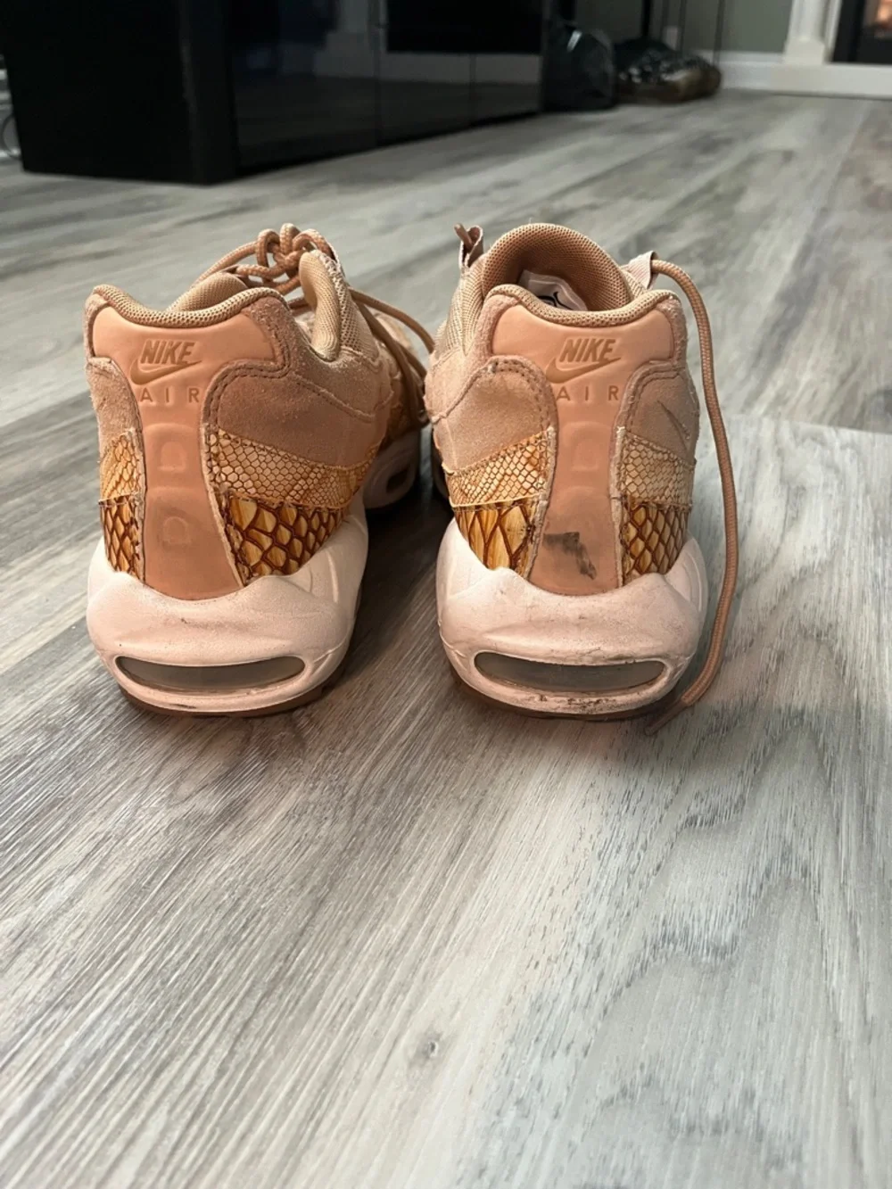 Nike Beige/Tan Mesh & Snake-Detail Air Max - Picture 5 of 6